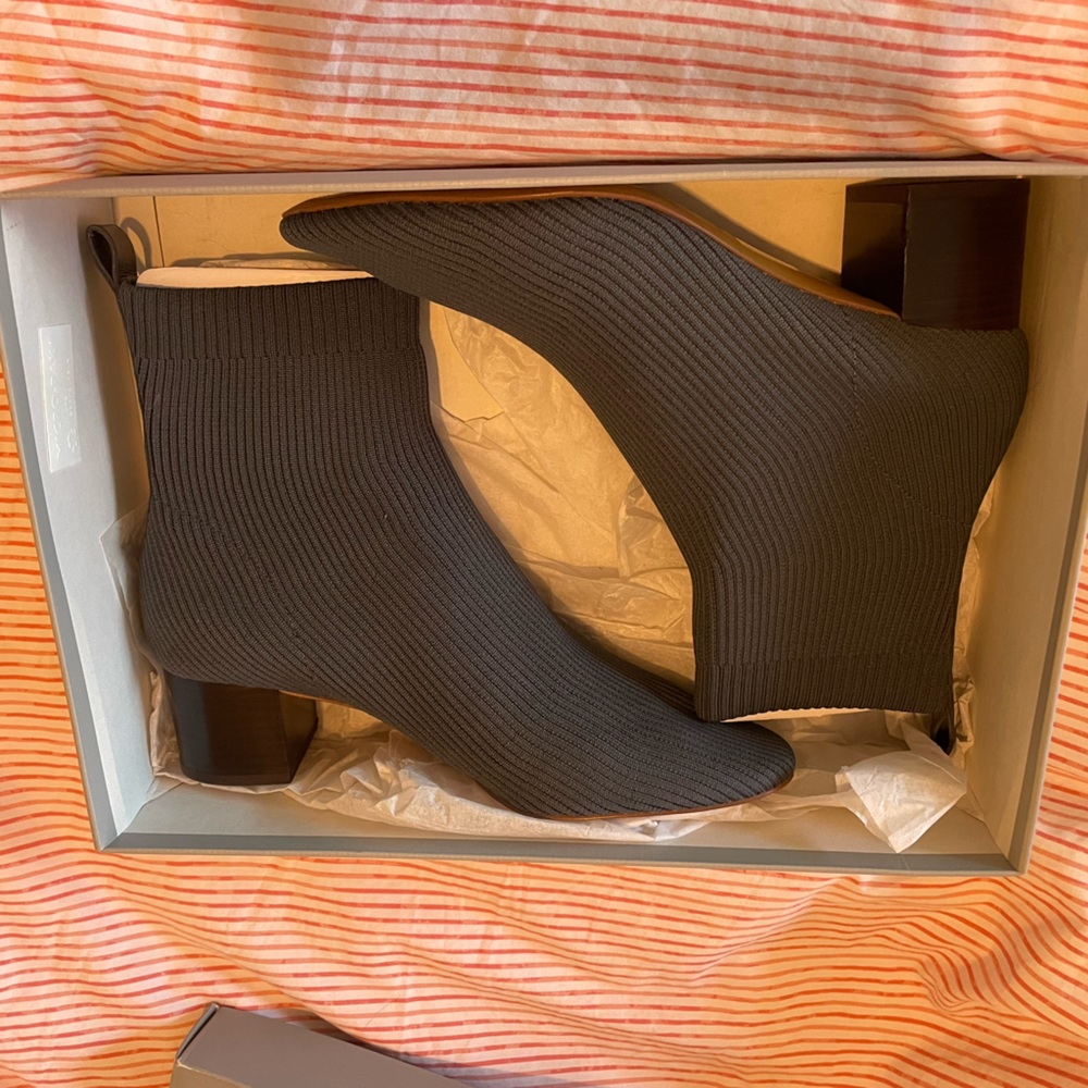 Everlane Glove Boot Gray Size 11. New in box!